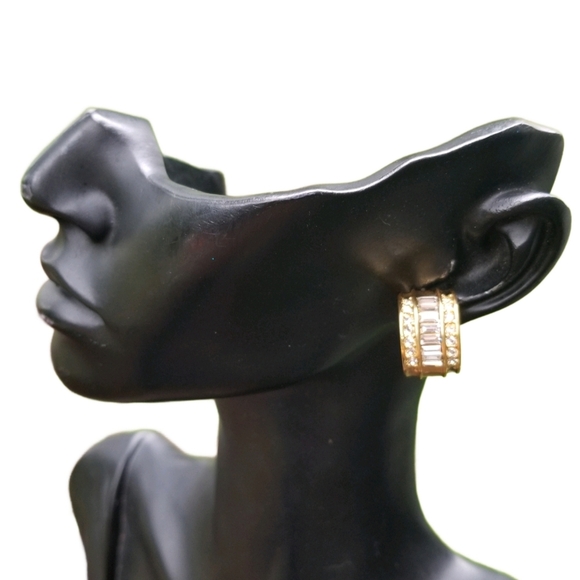 ROMAN VINTAGE GOLDTONE & WHITE RHINESTONE EARRINGS - Picture 2 of 6